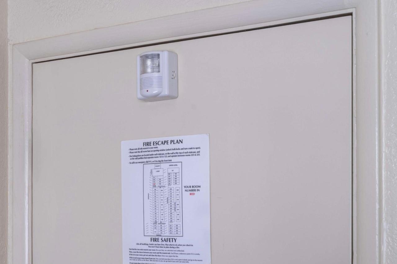 Queen Room - Hearing Accessible at Best Western Pony Soldier Inn & Suites