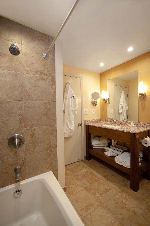 Deluxe King Room at The Inn at the Tides