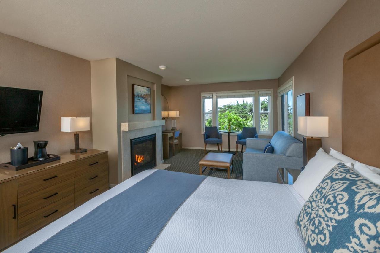 Deluxe King Room at The Inn at the Tides