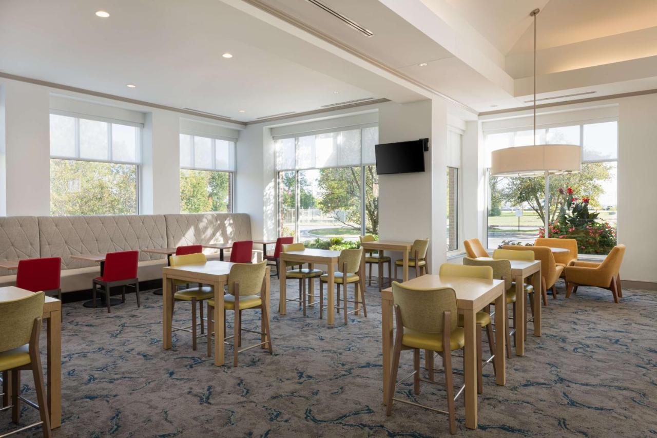 | Hilton Garden Inn Saint Charles