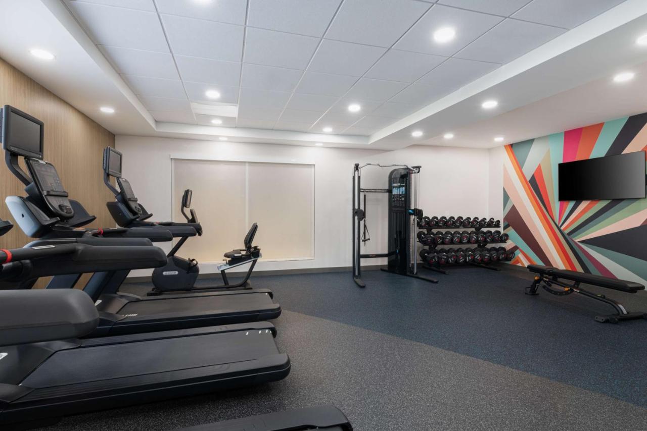 | Hilton Garden Inn Saint Charles