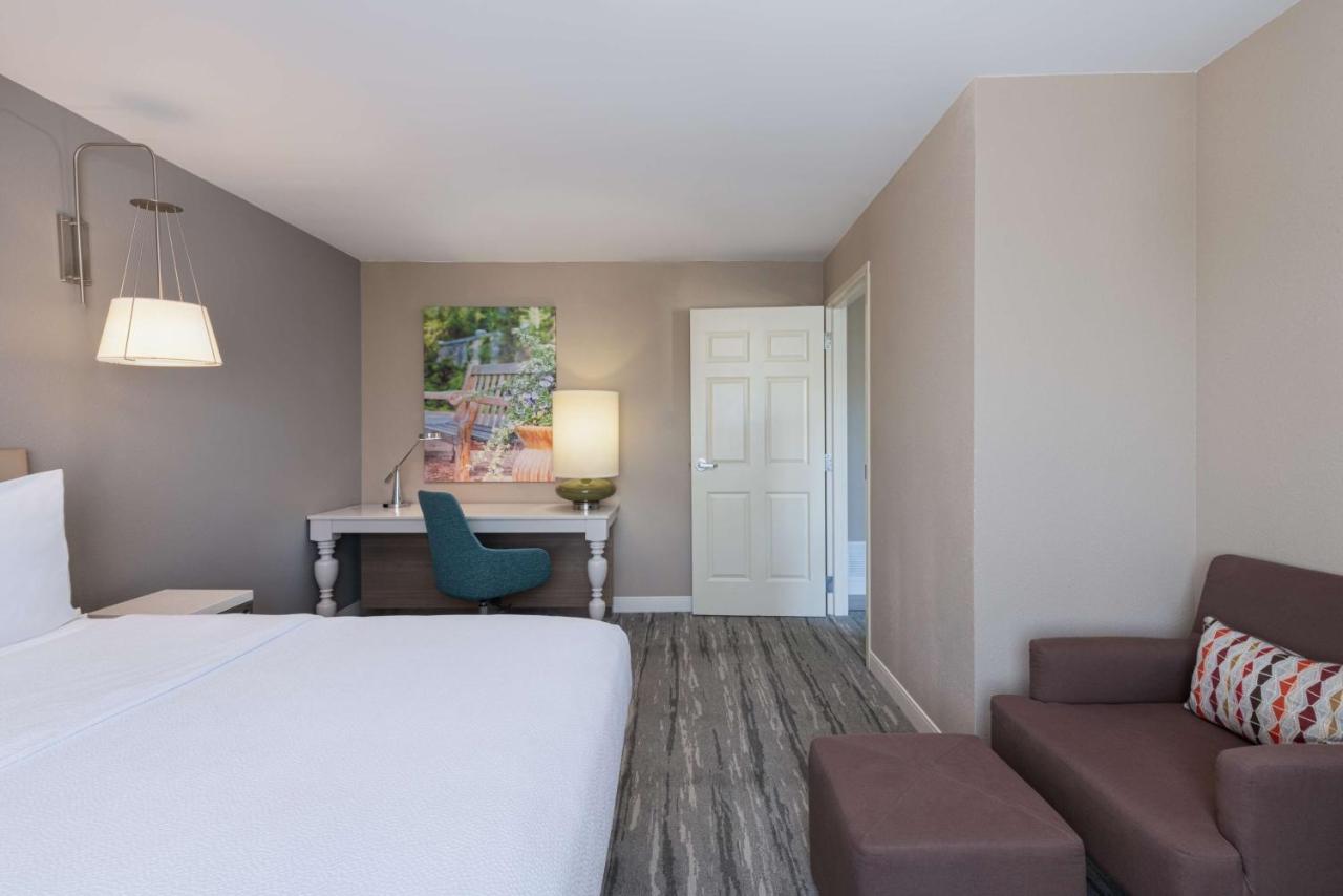 | Hilton Garden Inn Saint Charles