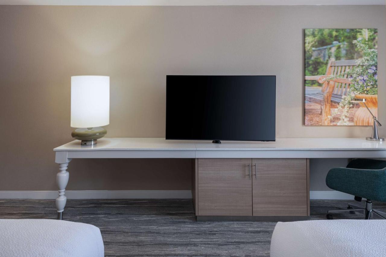 | Hilton Garden Inn Saint Charles
