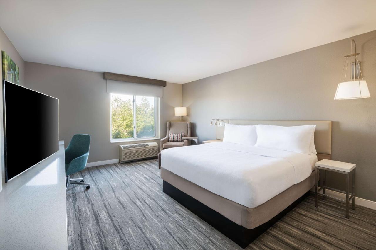 | Hilton Garden Inn Saint Charles