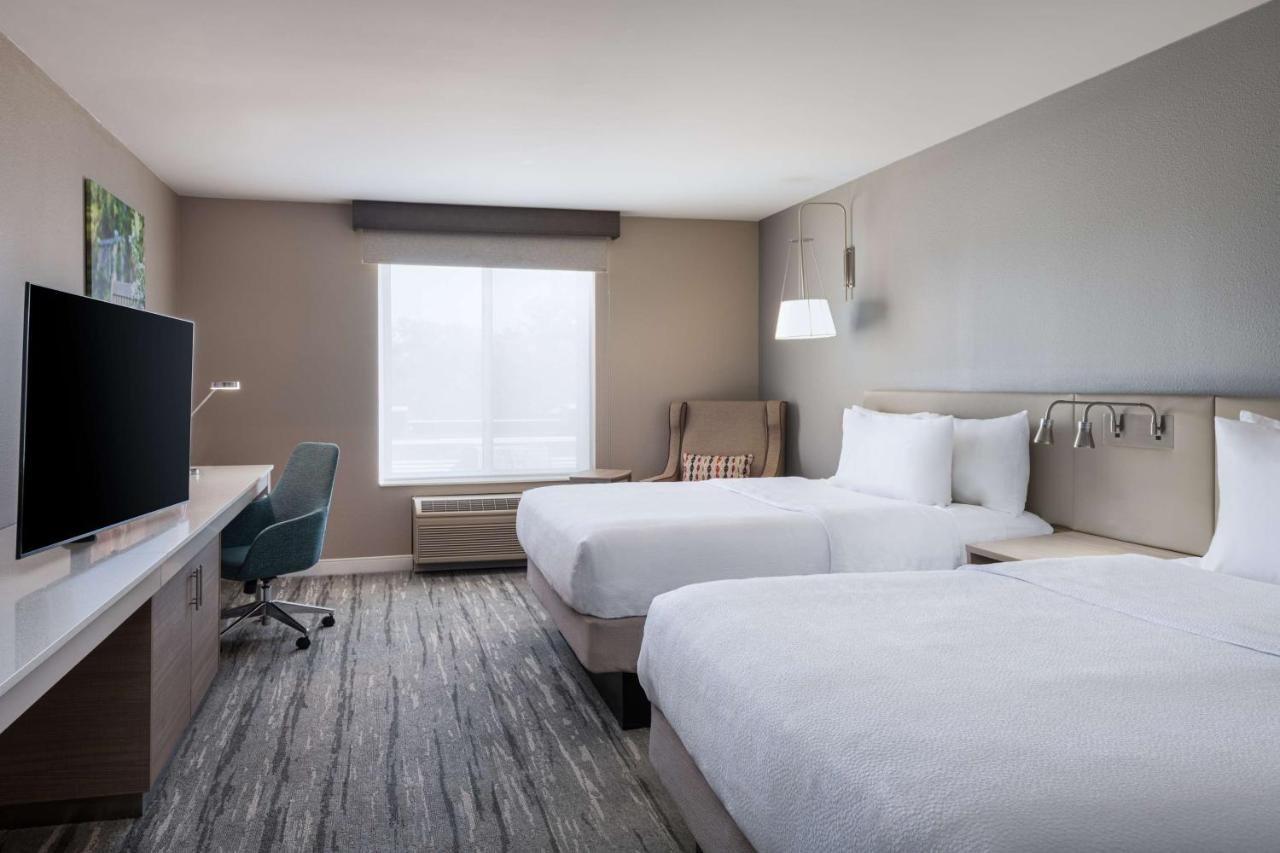 | Hilton Garden Inn Saint Charles