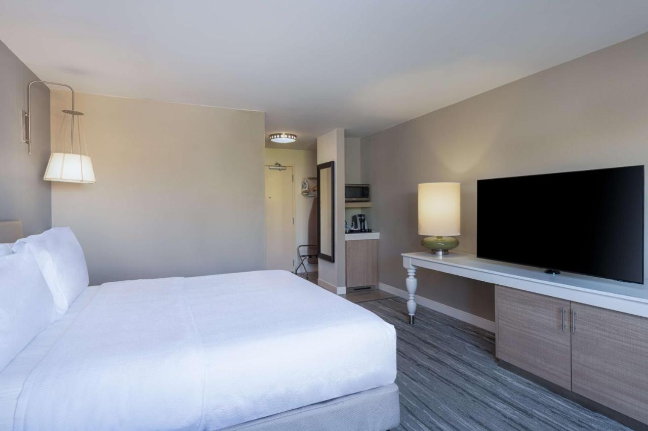 | Hilton Garden Inn Saint Charles