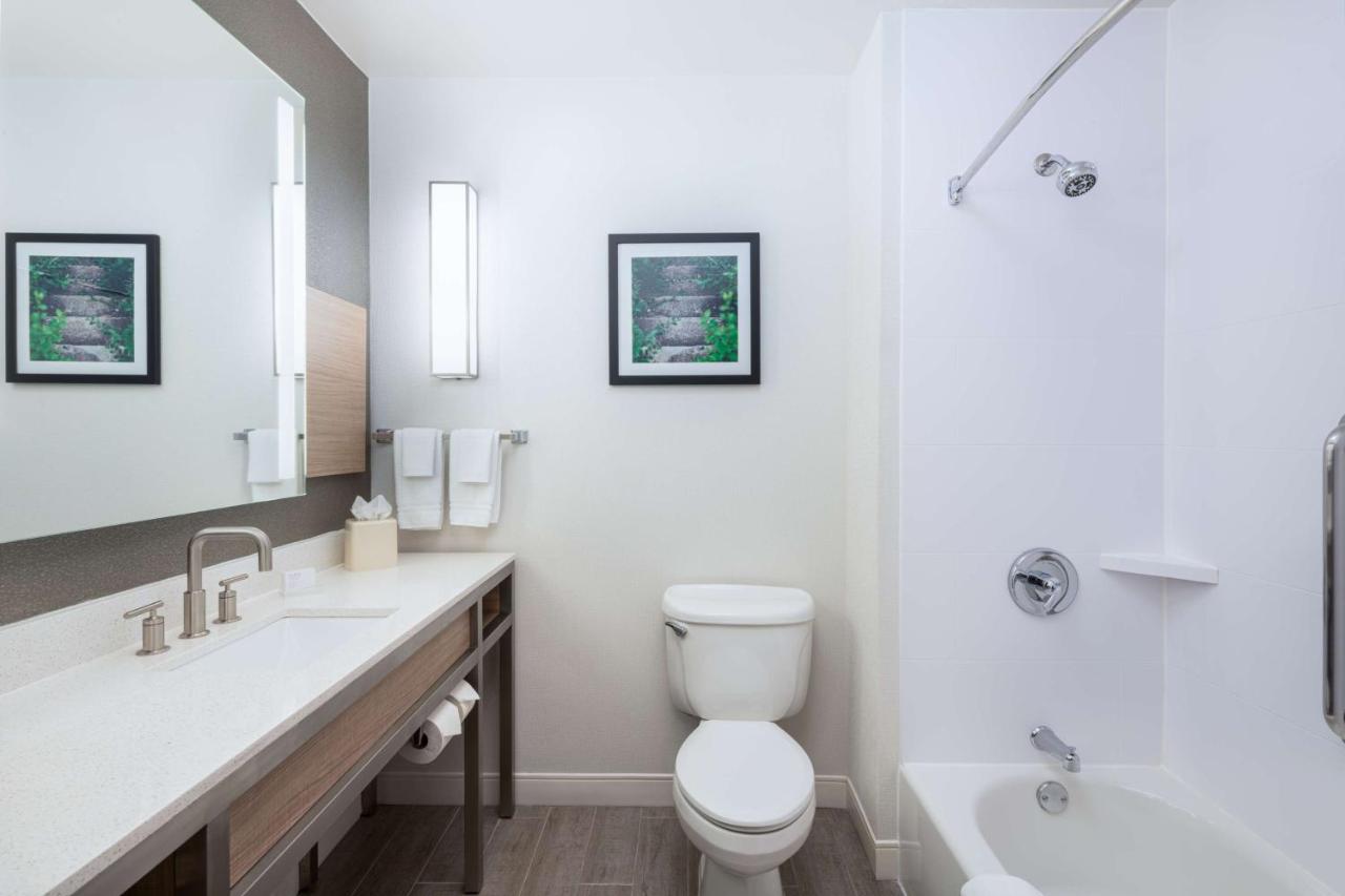 | Hilton Garden Inn Saint Charles