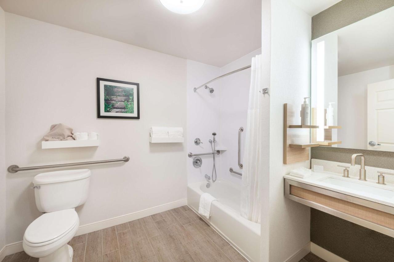 | Hilton Garden Inn Saint Charles