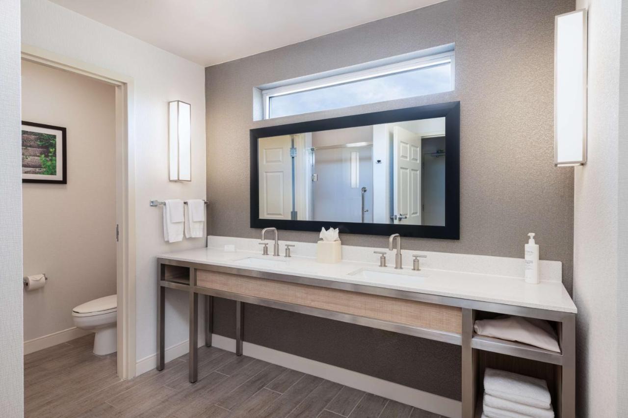 | Hilton Garden Inn Saint Charles