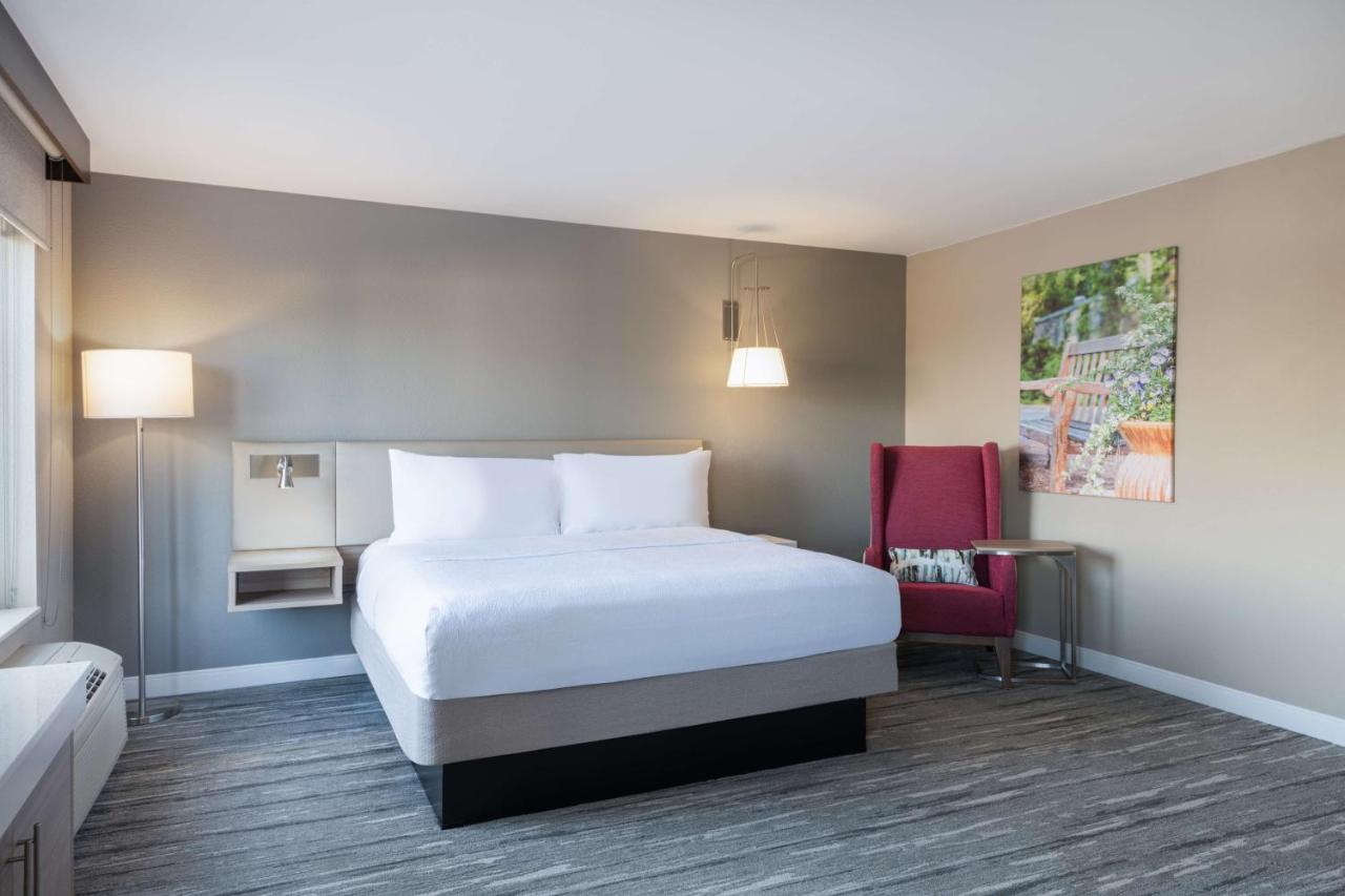 | Hilton Garden Inn Saint Charles