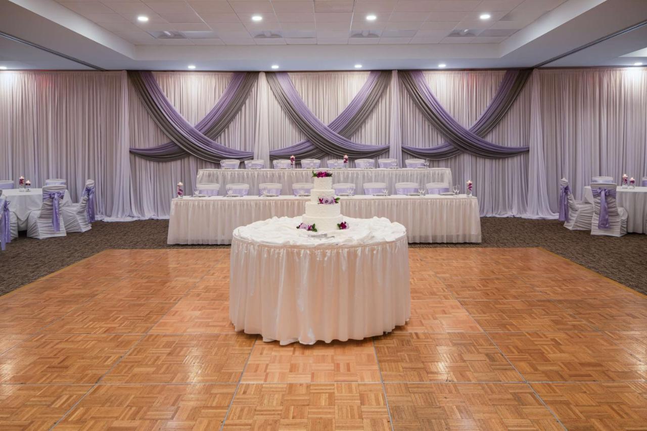 | Hilton Garden Inn Saint Charles