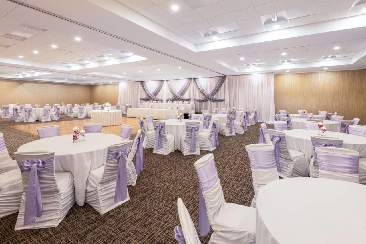 | Hilton Garden Inn Saint Charles