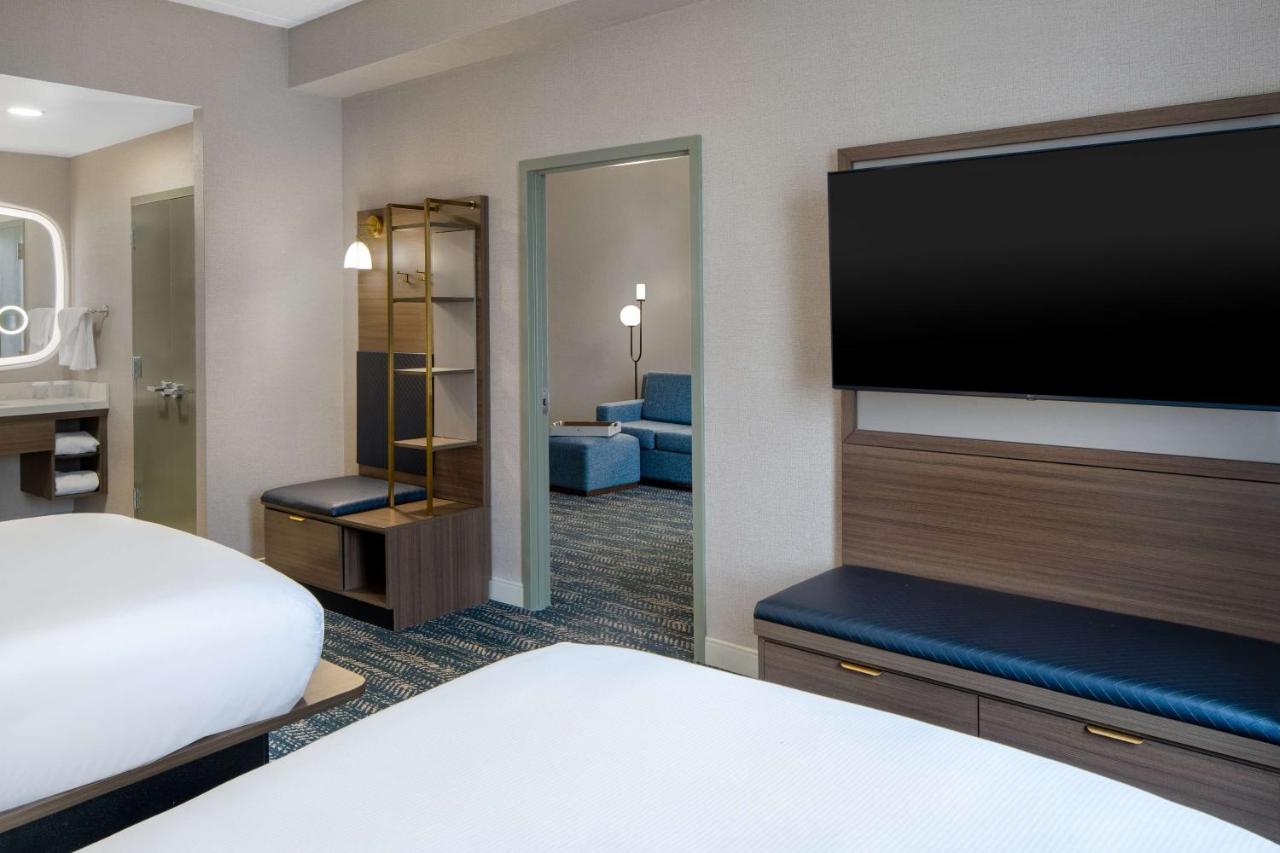 | DoubleTree Suites by Hilton Mount Laurel
