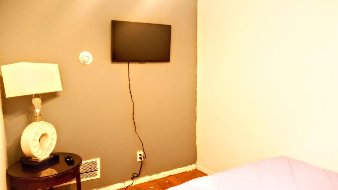 | Room in Guest room - Cozy Bedroom close to downtown