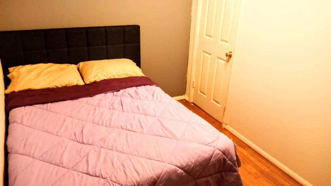 | Room in Guest room - Cozy Bedroom close to downtown