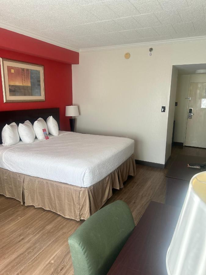 King Room - Non-Smoking at Ramada by Wyndham Newark/Wilmington
