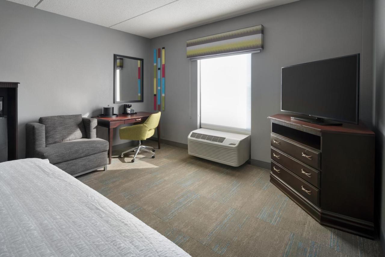 King Room - Non-Smoking at Hampton Inn Rochester Irondequoit