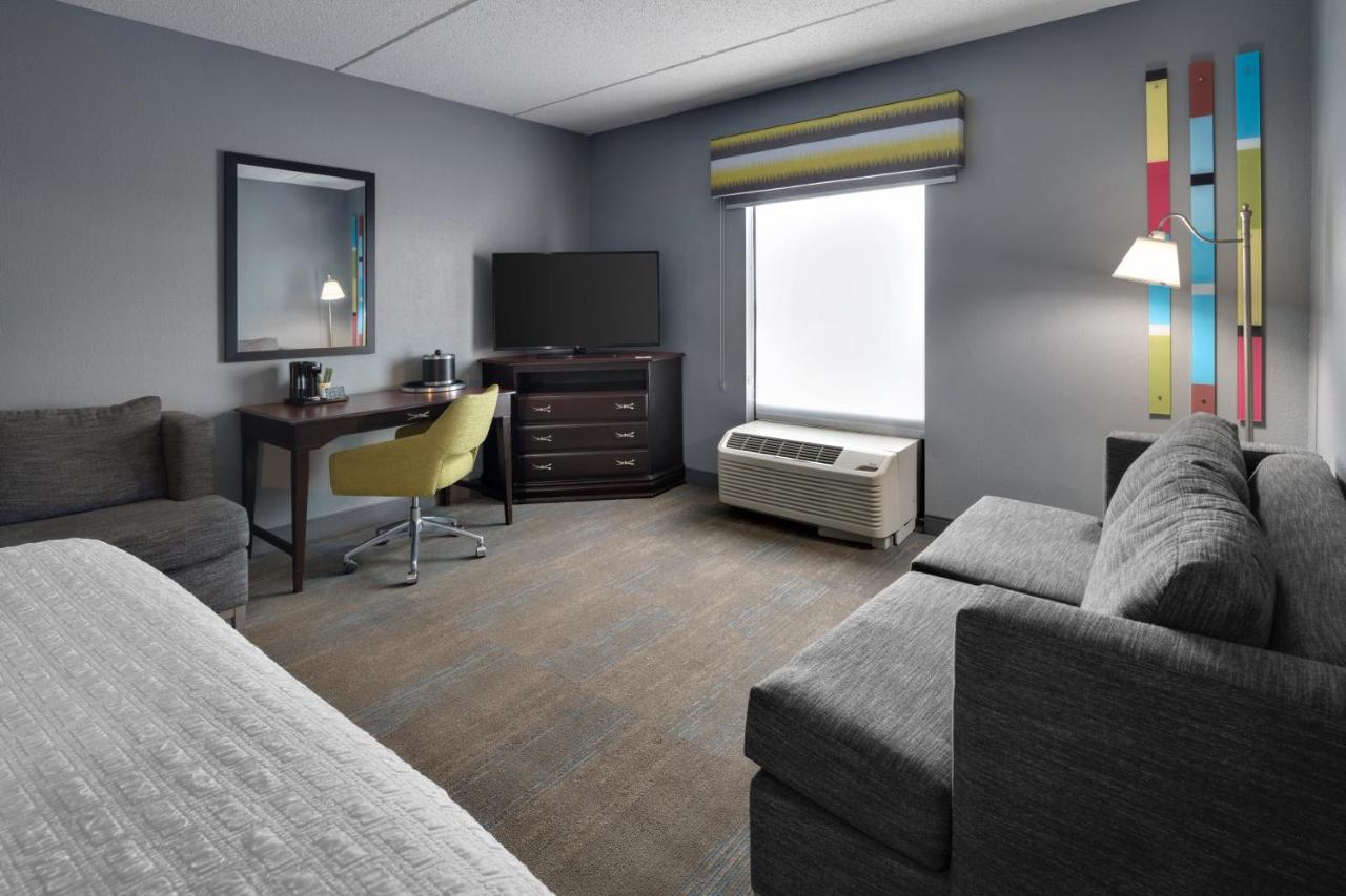 King Bed Study with Sofabed - Non-Smoking at Hampton Inn Rochester Irondequoit
