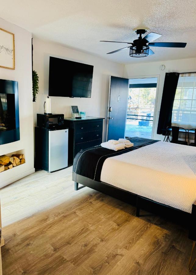 King Room at The Jeffrey Hotel