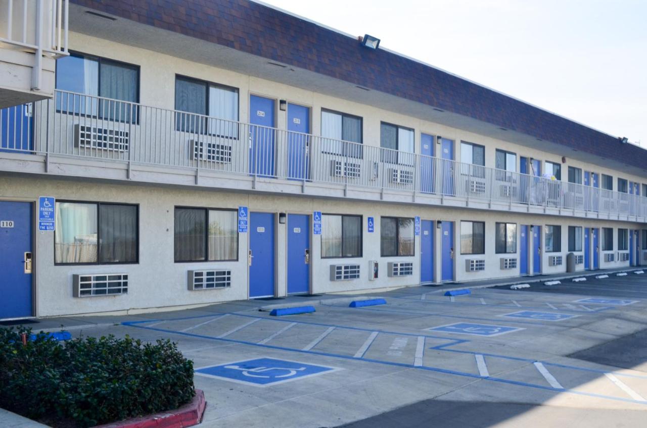 | Motel 6 Lost Hills / Buttonwillow Racetrack