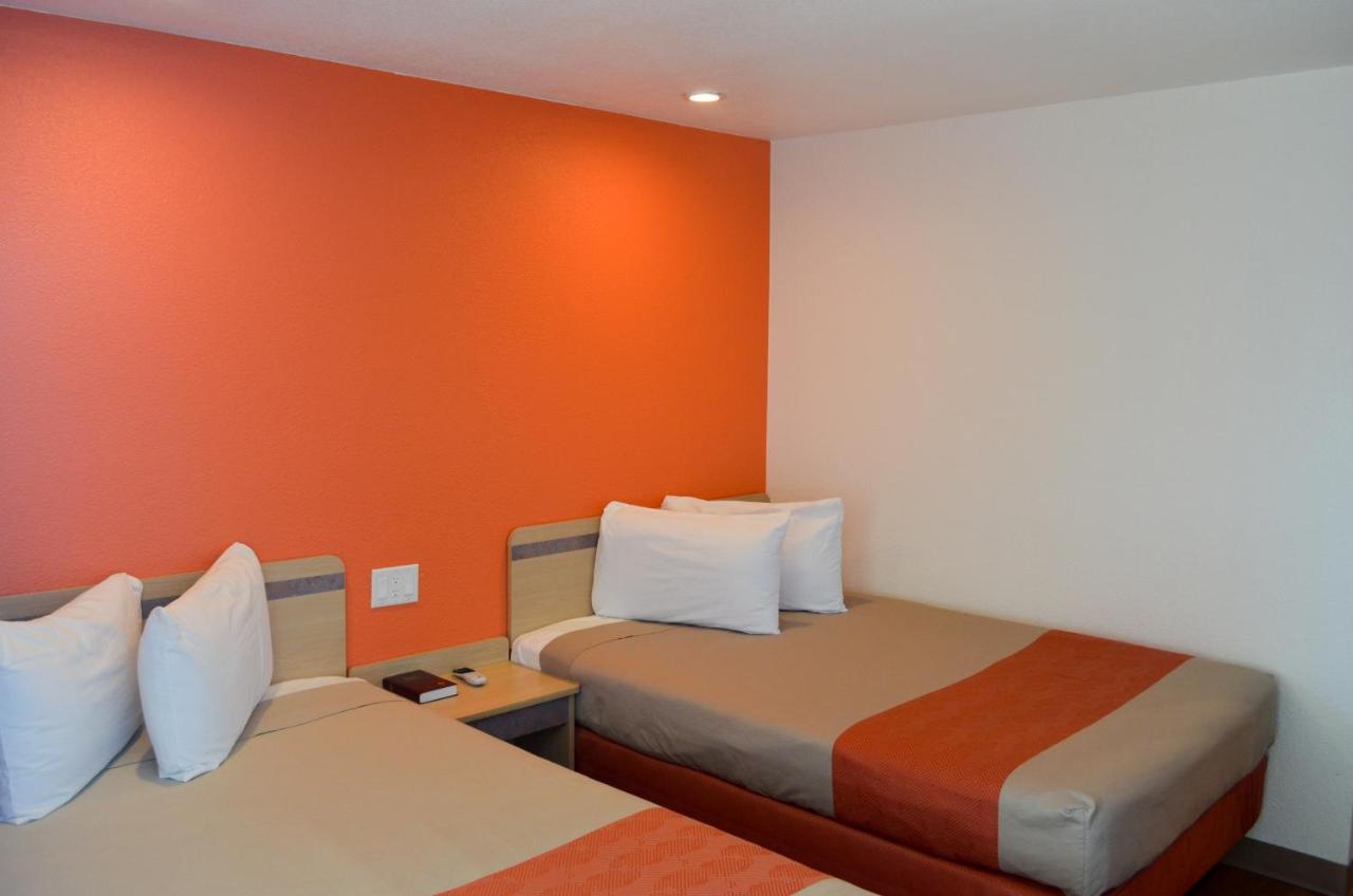 | Motel 6 Lost Hills / Buttonwillow Racetrack