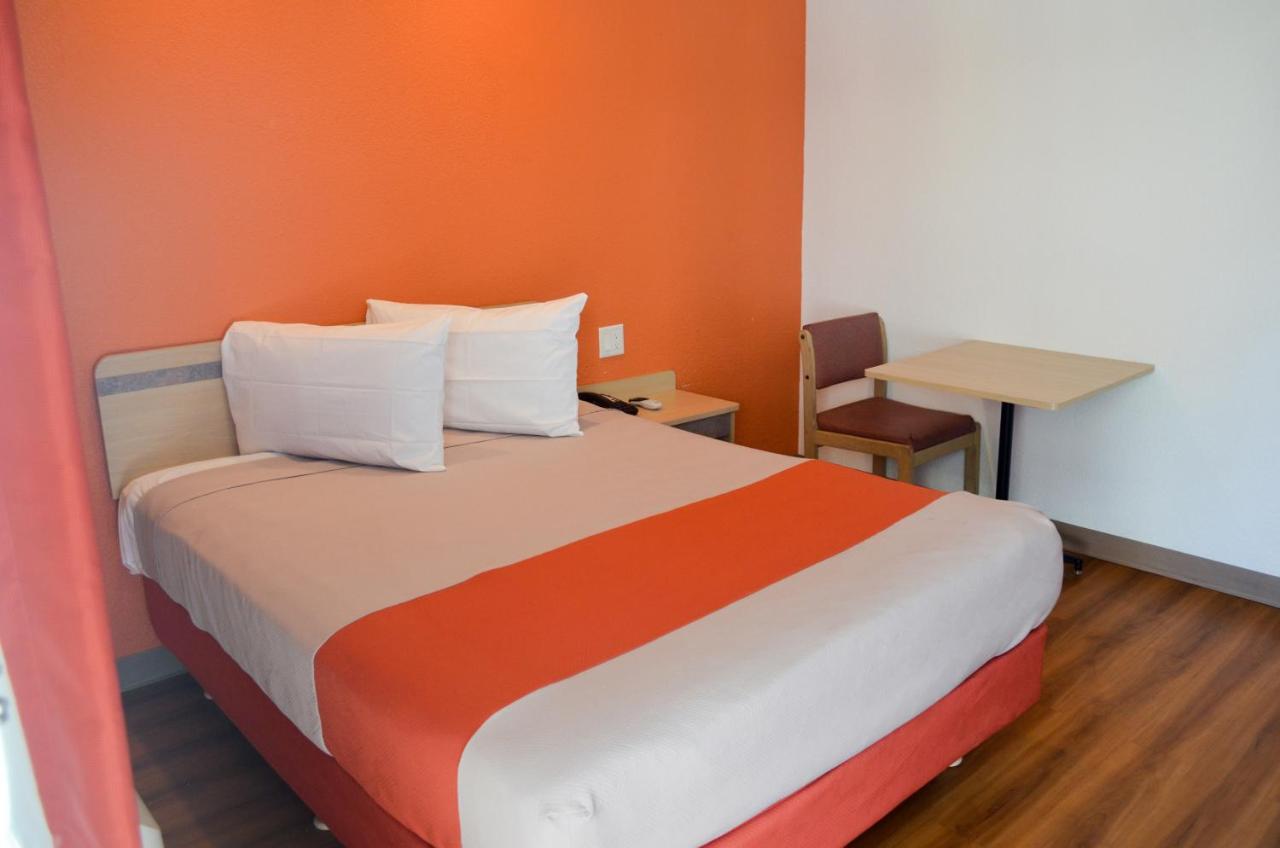 | Motel 6 Lost Hills / Buttonwillow Racetrack