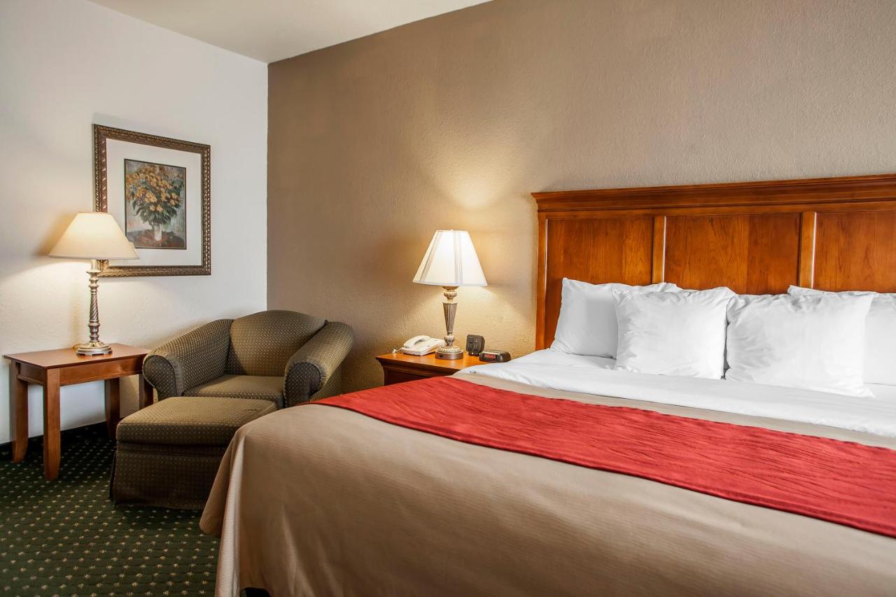 Queen Room with Two Queen Beds at Comfort Inn & Suites Davenport - Quad Cities