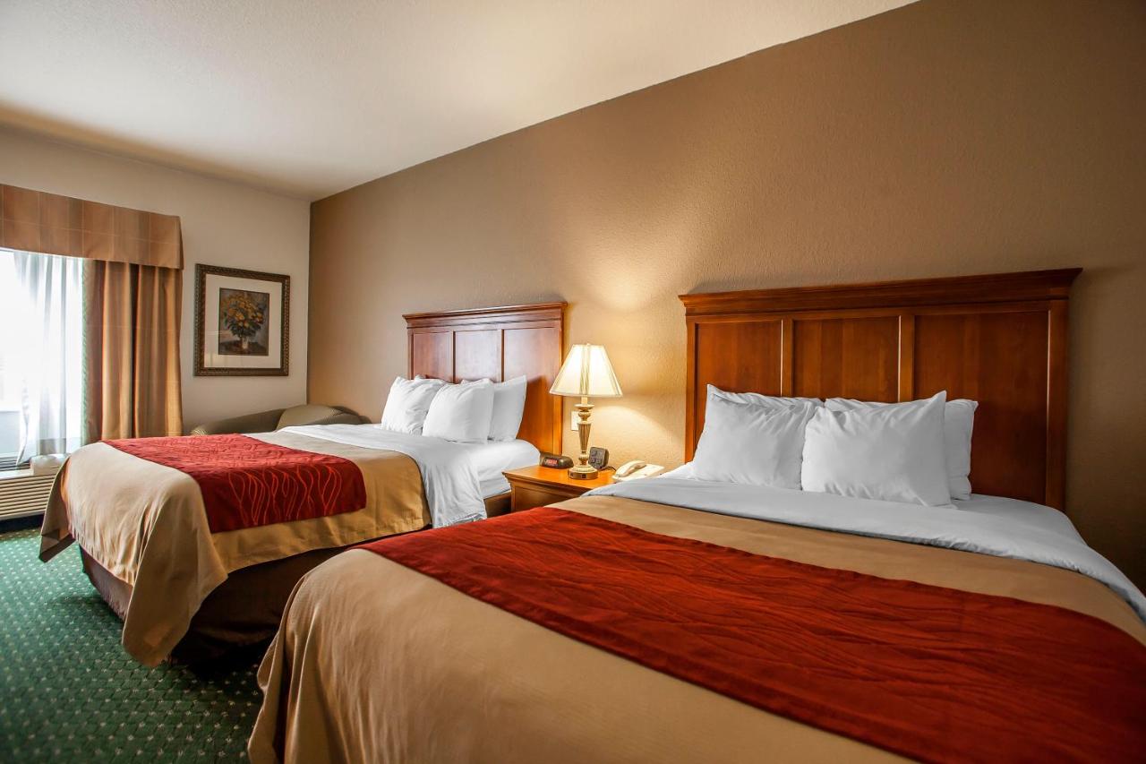 Queen Room with Two Queen Beds at Comfort Inn & Suites Davenport - Quad Cities