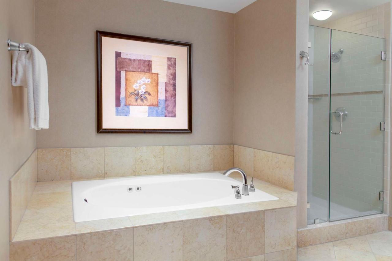 One-Bedroom King Suite - Non-Smoking at Hilton Orange County/Costa Mesa