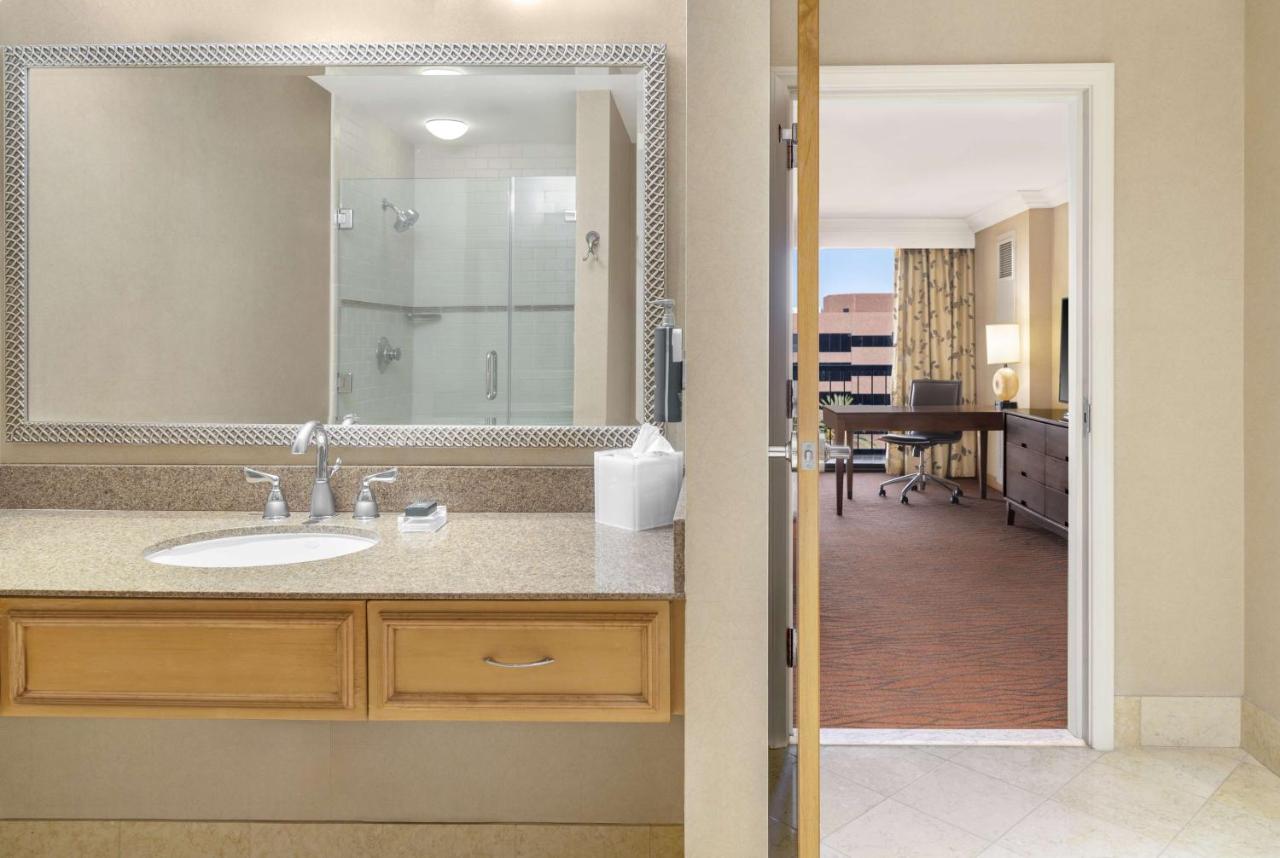 One-Bedroom King Suite - Non-Smoking at Hilton Orange County/Costa Mesa