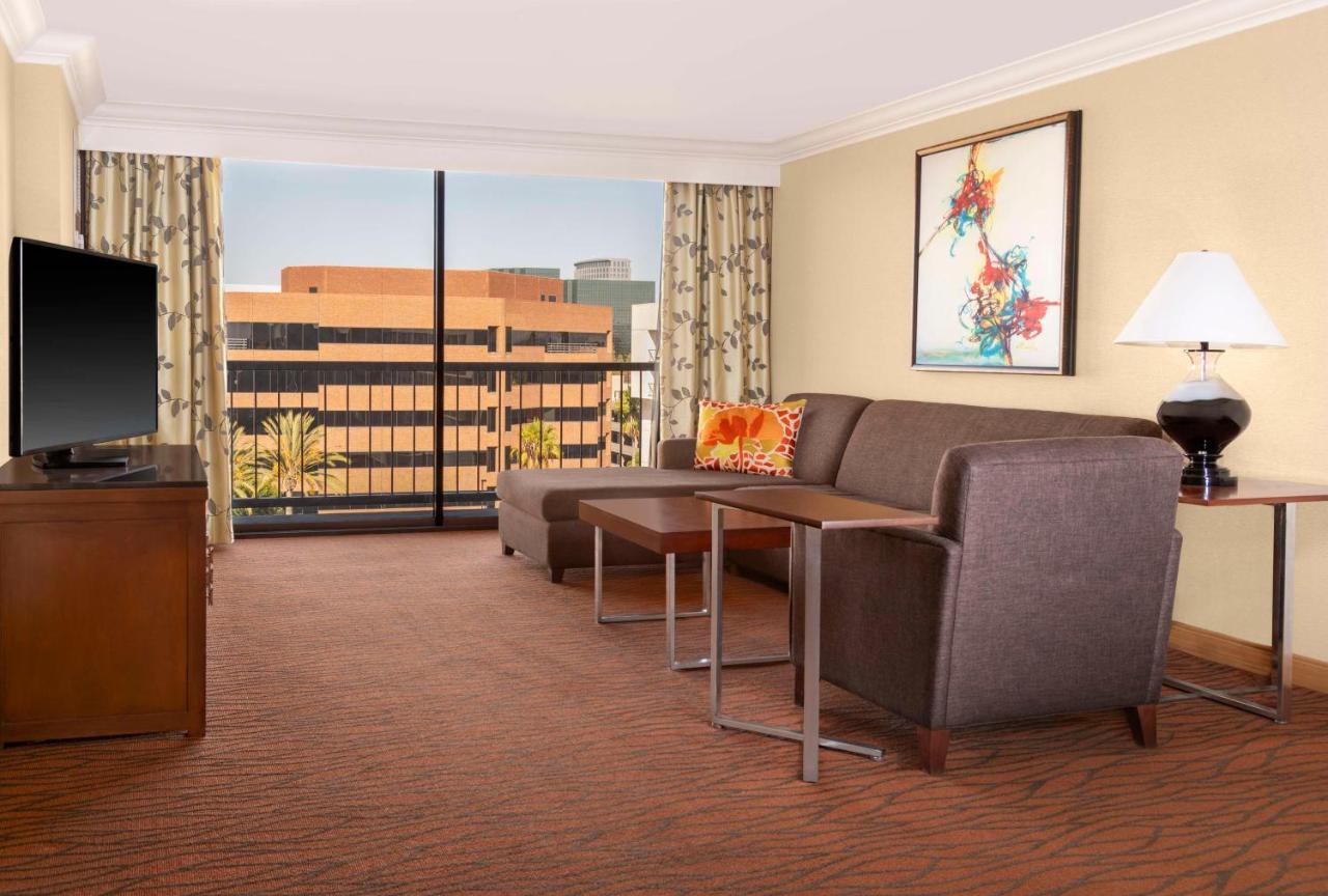 One-Bedroom King Suite - Non-Smoking at Hilton Orange County/Costa Mesa