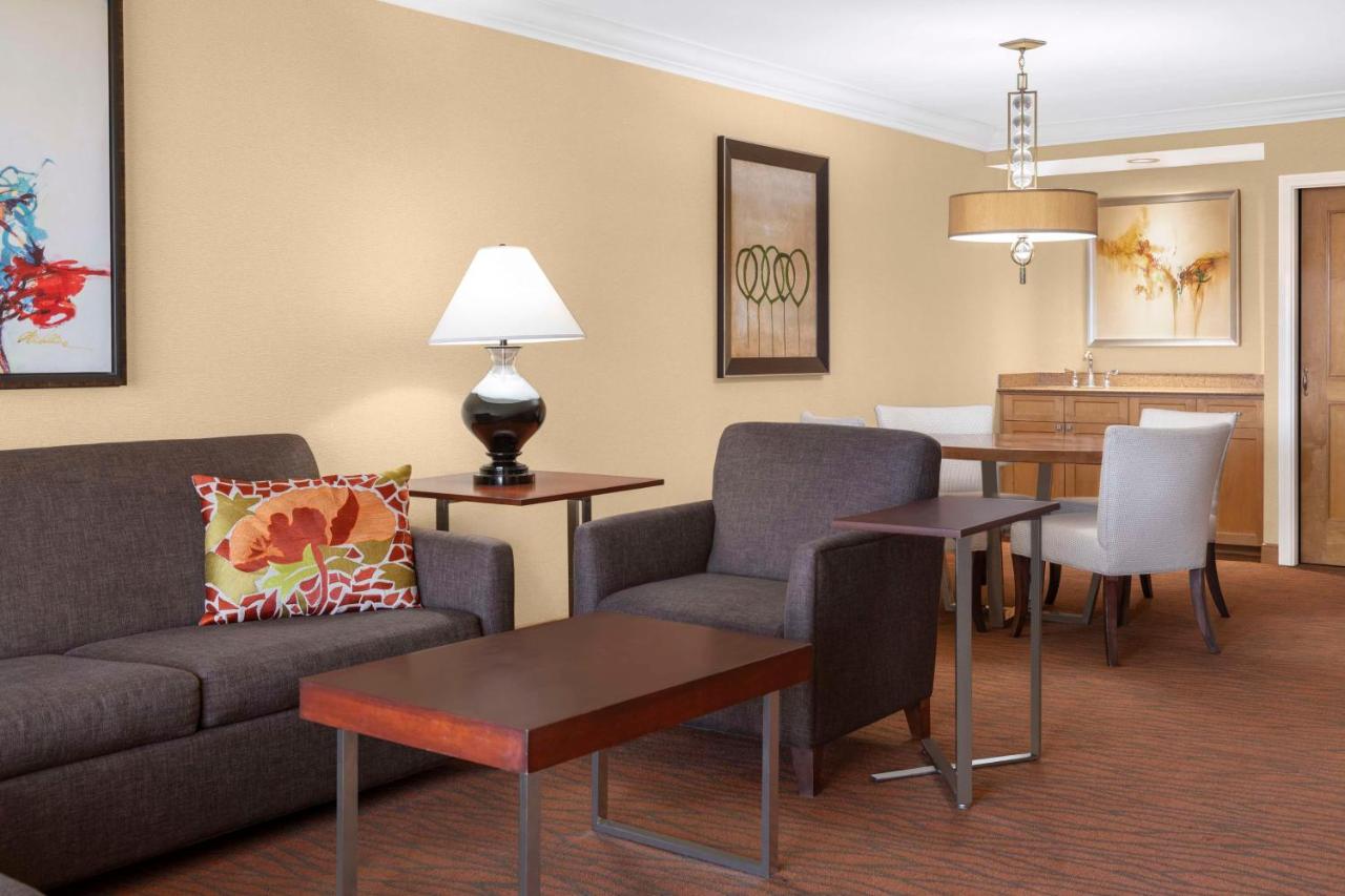 One-Bedroom King Suite - Non-Smoking at Hilton Orange County/Costa Mesa
