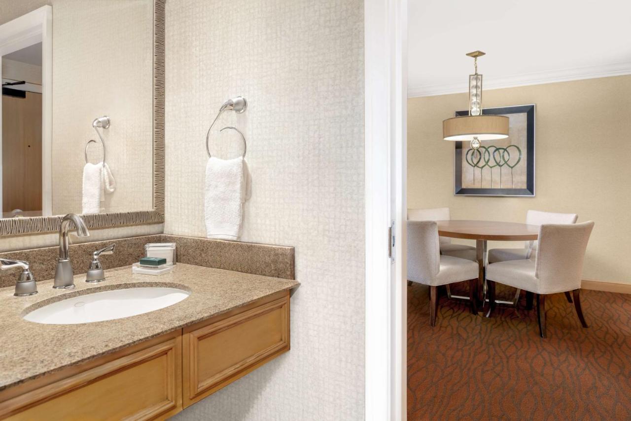 One-Bedroom King Suite - Non-Smoking at Hilton Orange County/Costa Mesa