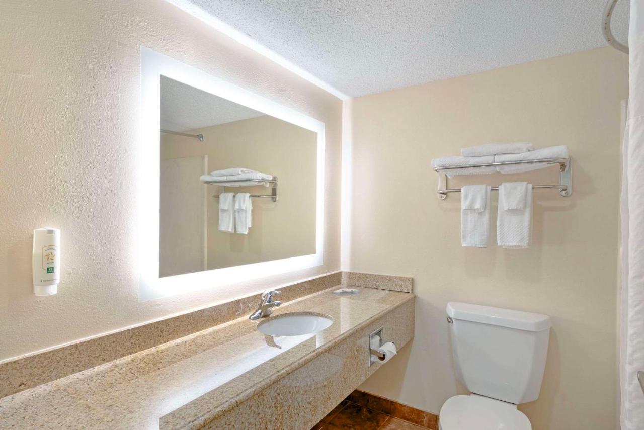 | Quality Inn Valley - West Point