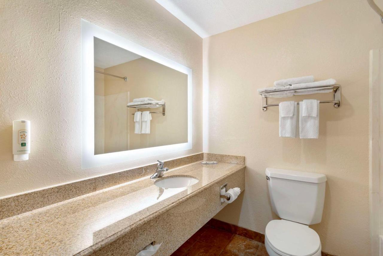 | Quality Inn Valley - West Point
