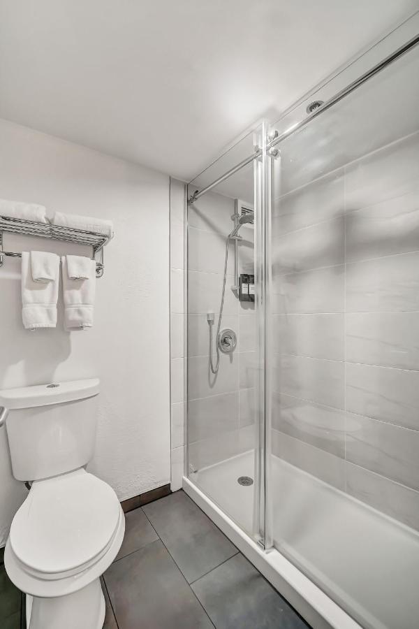 King Room - Non-Smoking at Holiday Inn Chicago - Schaumburg by IHG