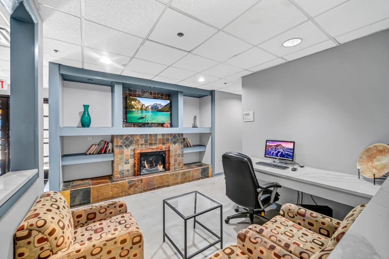 | Holiday Inn Chicago - Schaumburg, an IHG Hotel