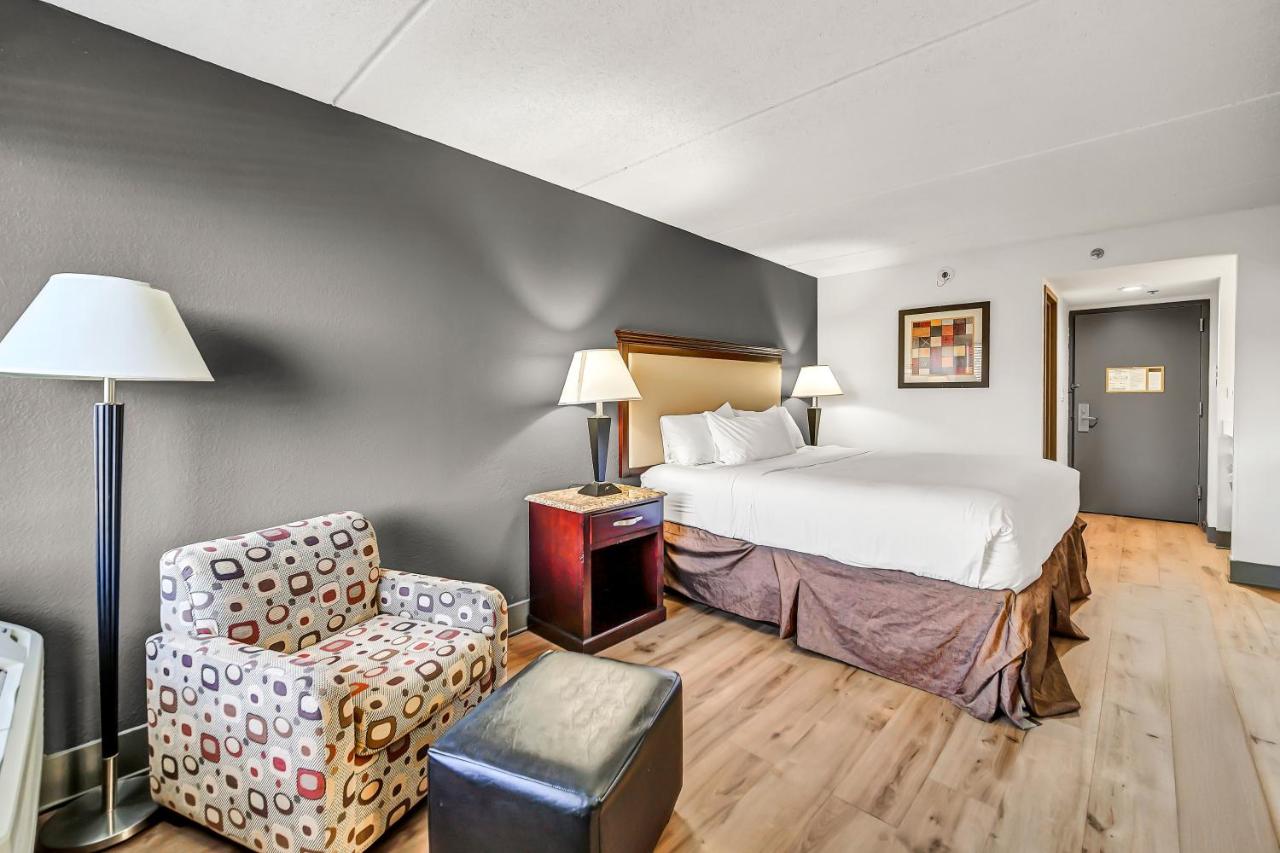 | Holiday Inn Chicago - Schaumburg, an IHG Hotel