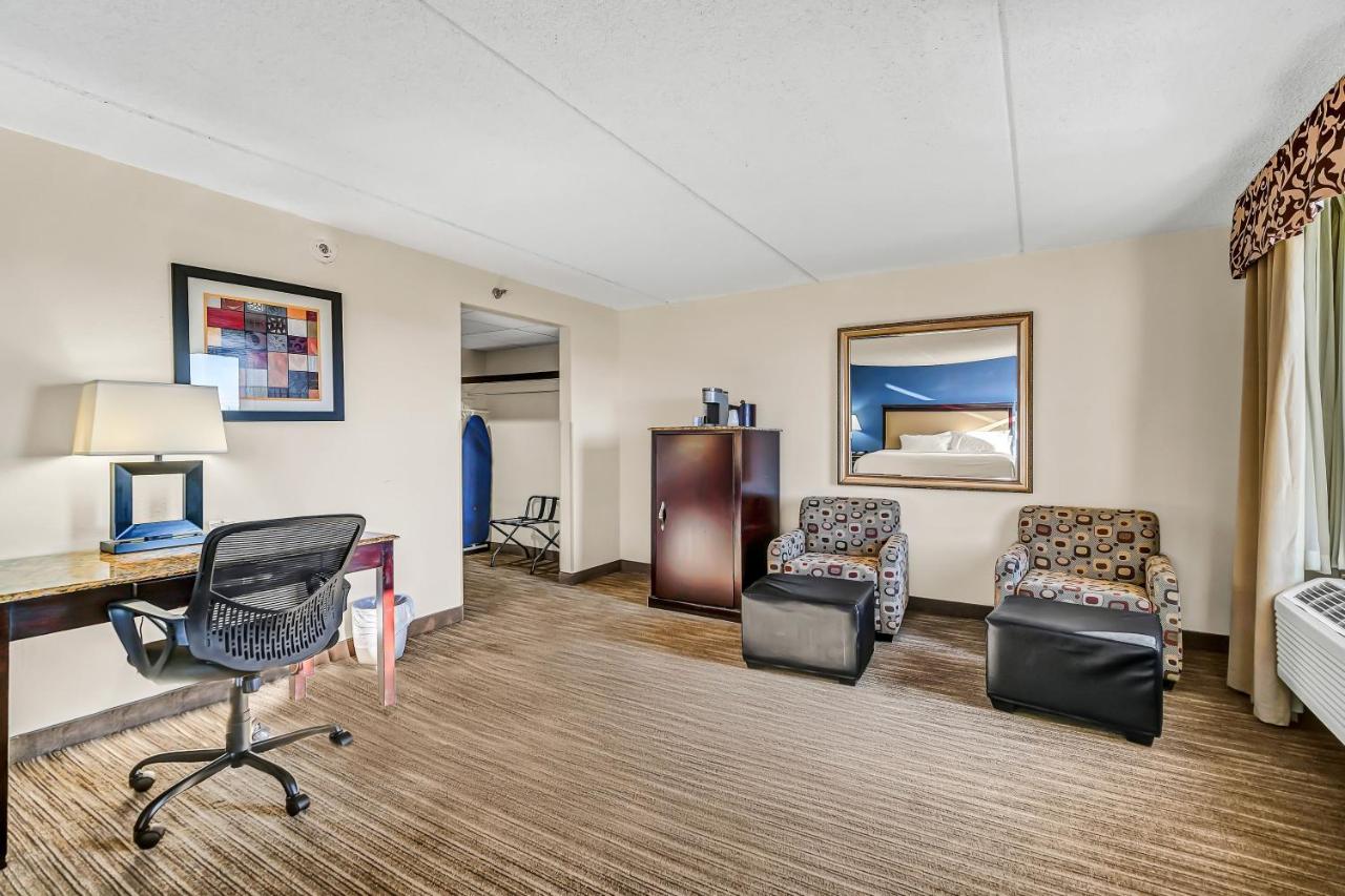 | Holiday Inn Chicago - Schaumburg, an IHG Hotel