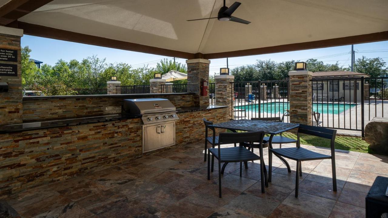 | Candlewood Suites Baytown, an IHG Hotel