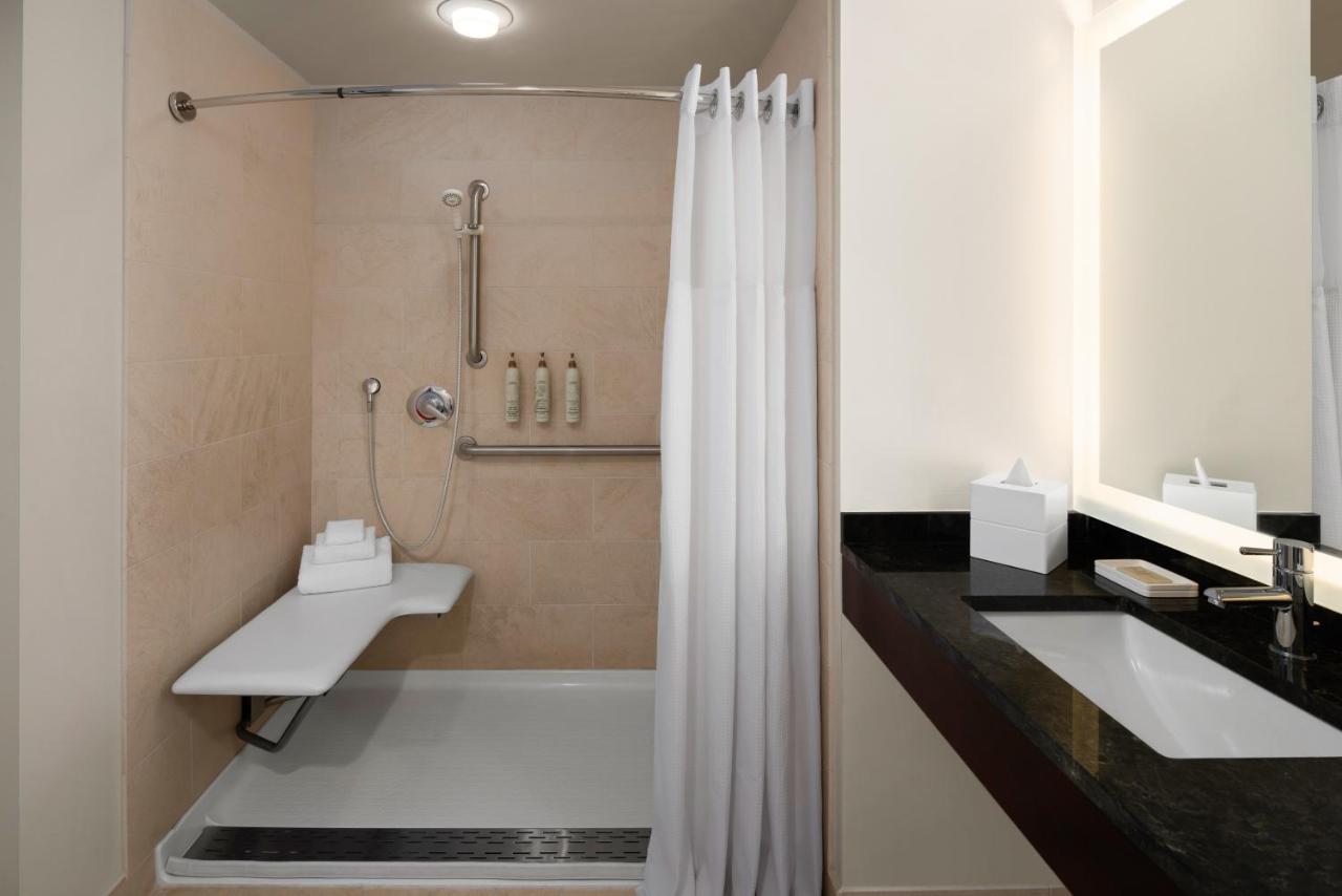 | Renaissance Seattle Hotel