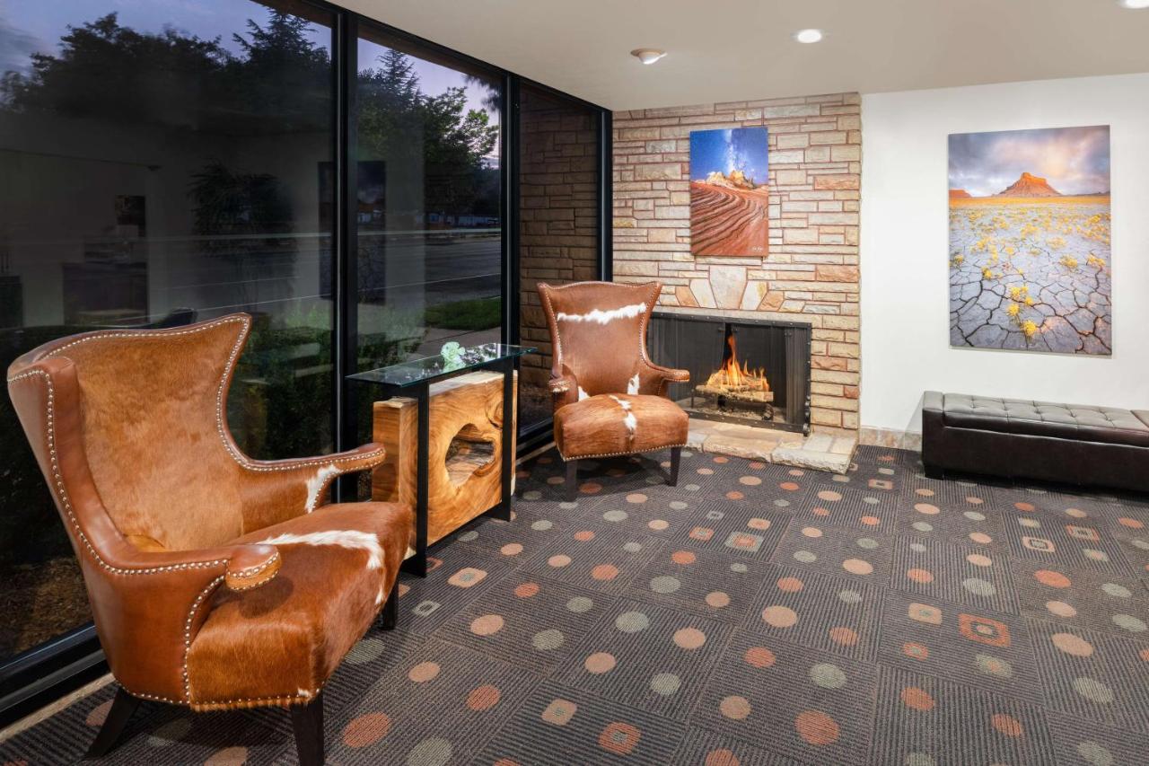  | Best Western Red Hills