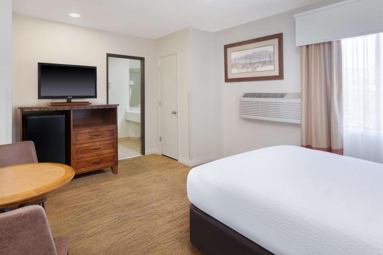 Queen Room - Non-Smoking at Best Western Red Hills