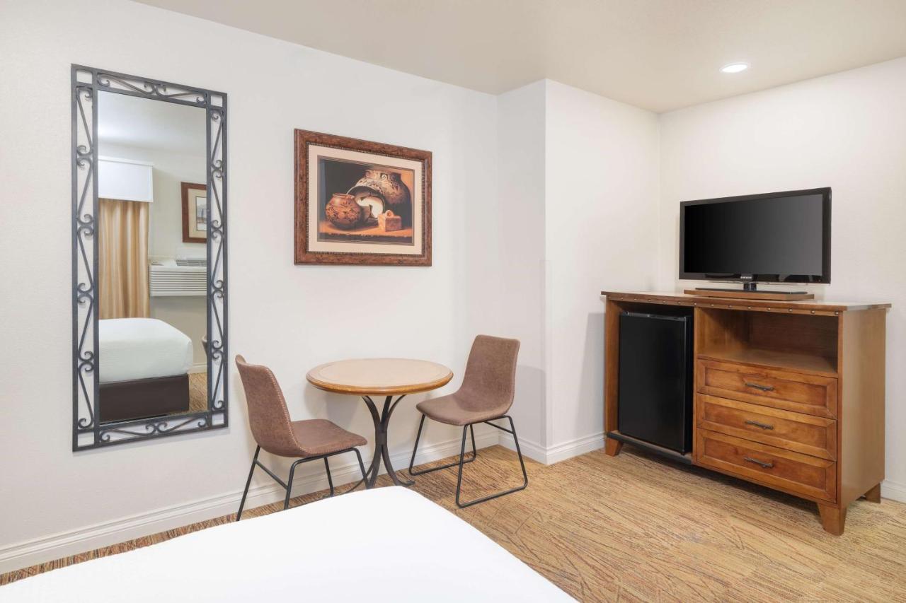  | Best Western Red Hills
