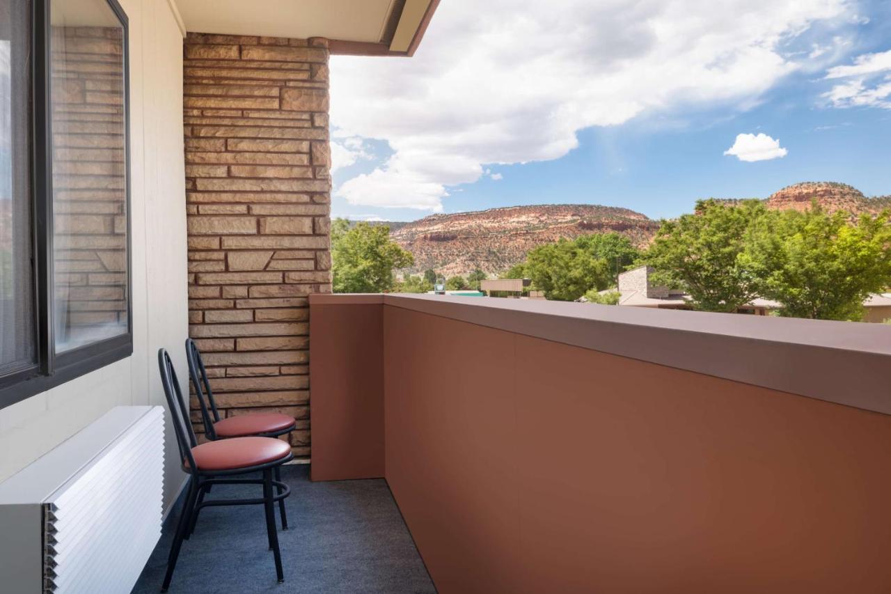  | Best Western Red Hills