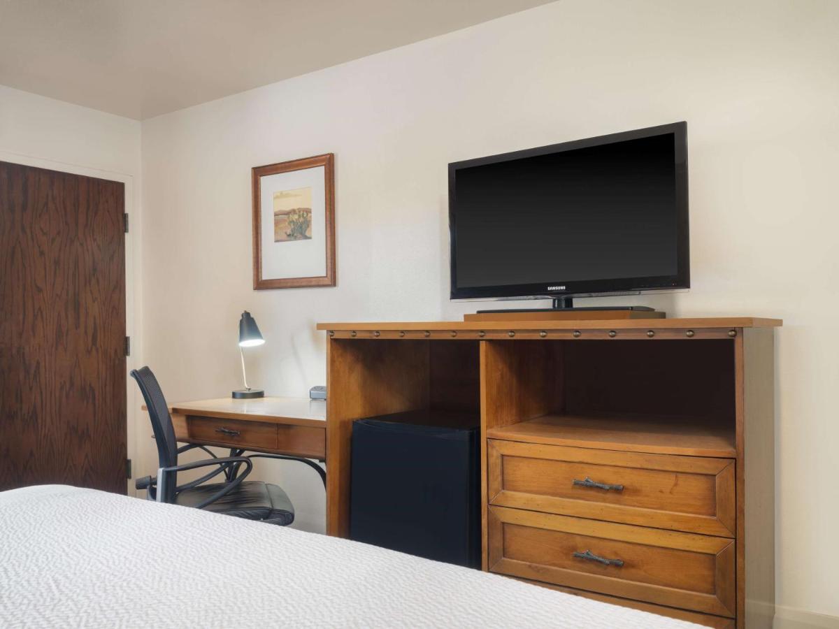 King Room - Non-Smoking at Best Western Red Hills