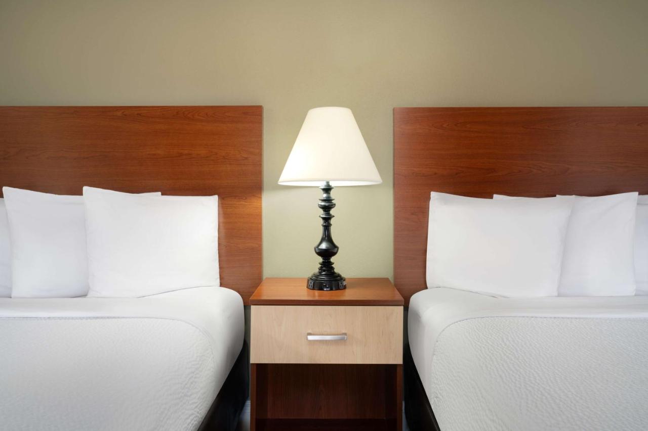 Queen Room with Two Queen Beds - Disability Access at Best Western Red Hills