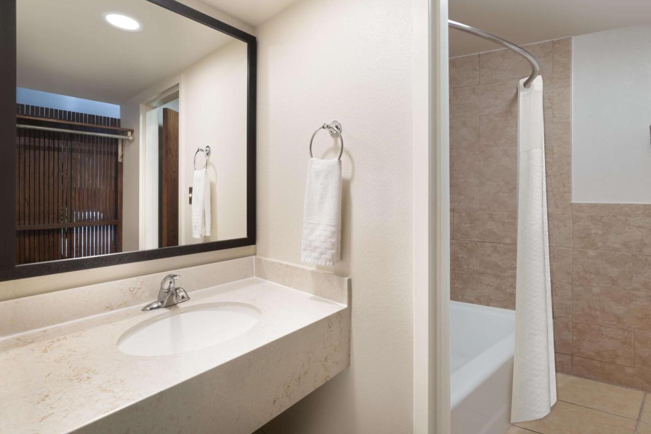  | Best Western Red Hills