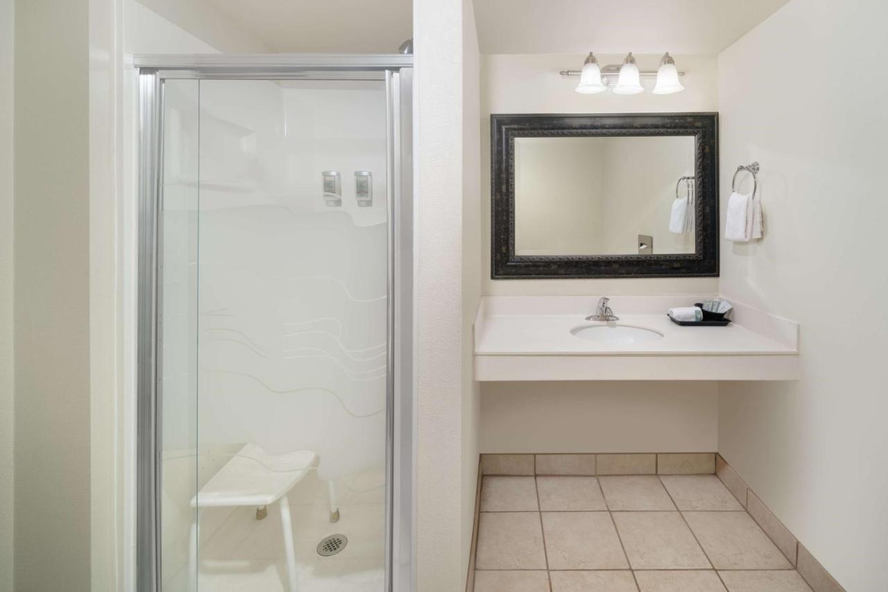  | Best Western Red Hills