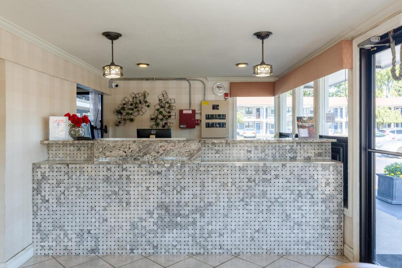 | Knights Inn North Attleboro